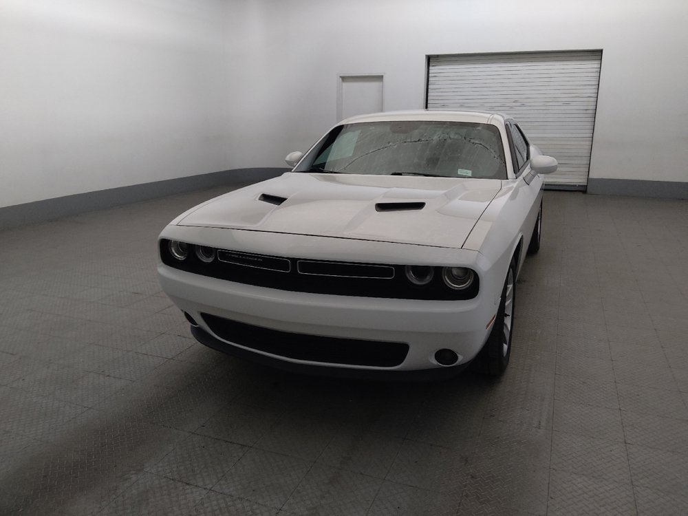 Used 2021 Dodge Challenger SXT w/ Driver Convenience Group RWD image 15