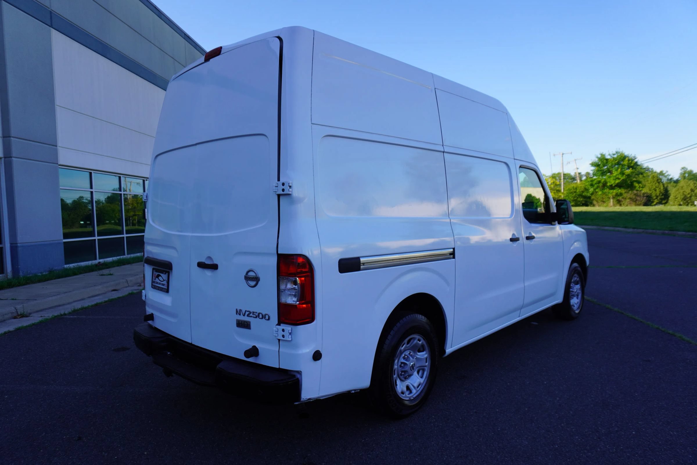 Used 2016 Nissan NV 2500 SV RWD image 7
