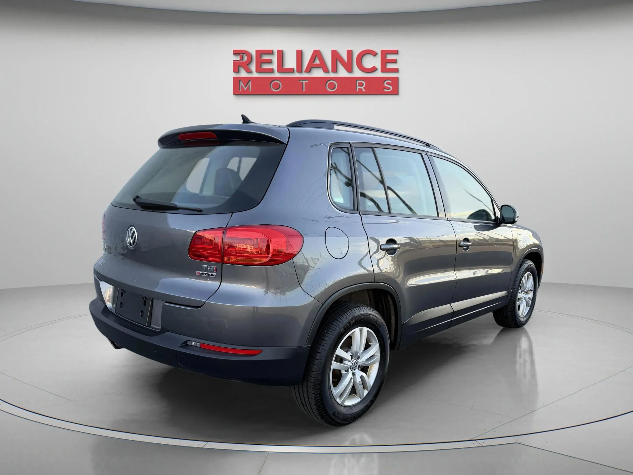 Used 2017 Volkswagen Tiguan S image 6