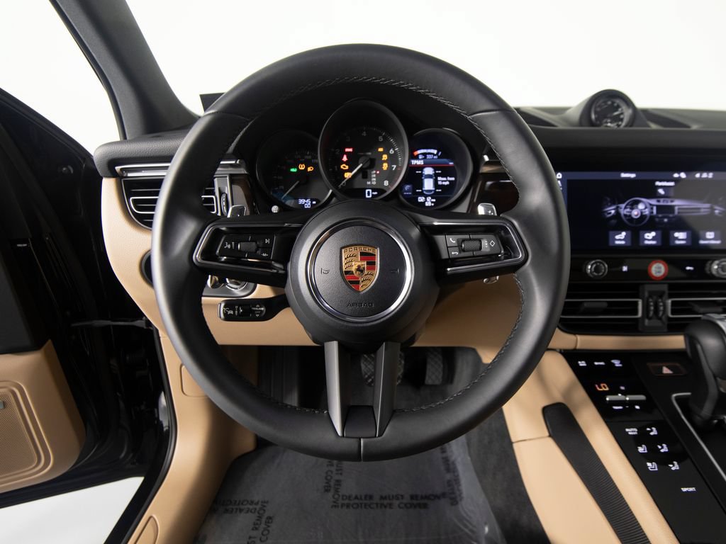 Certified 2026 Porsche Macan AWD/4WD image 18
