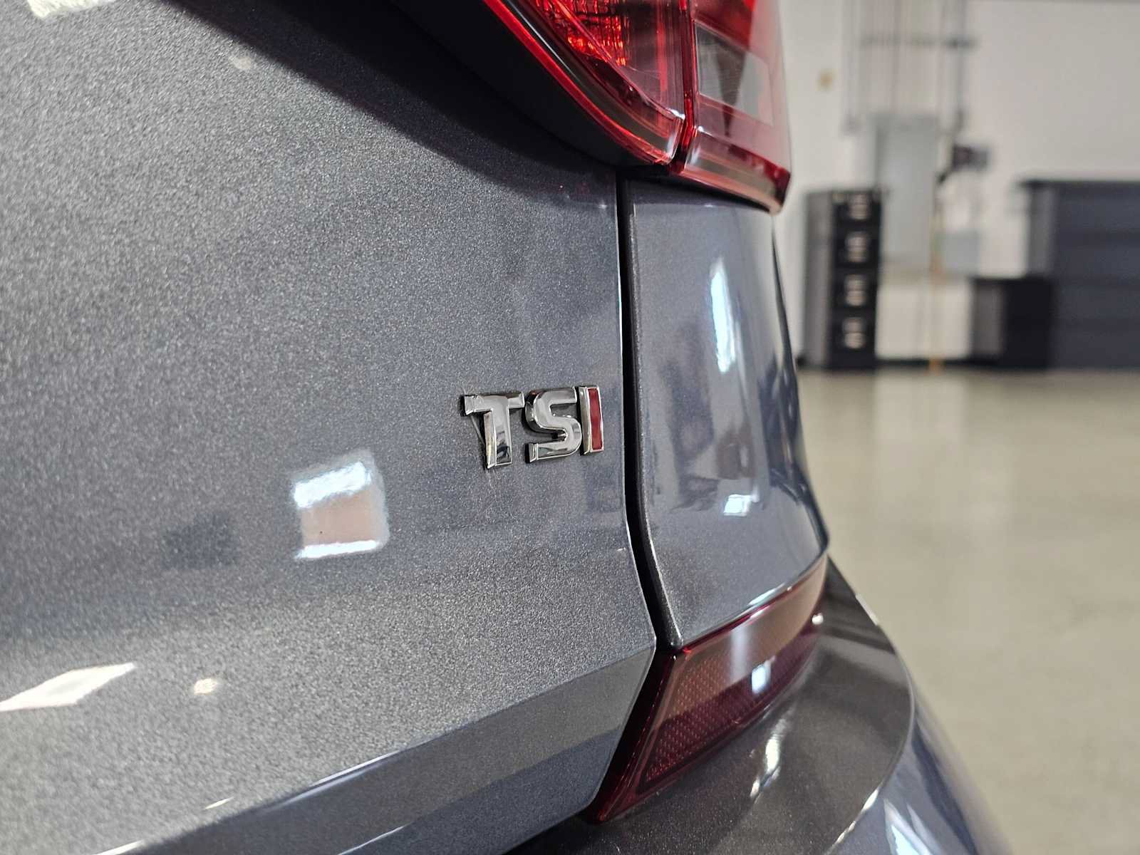 Used 2019 Volkswagen Passat 2.0T SE R-Line FWD image 16