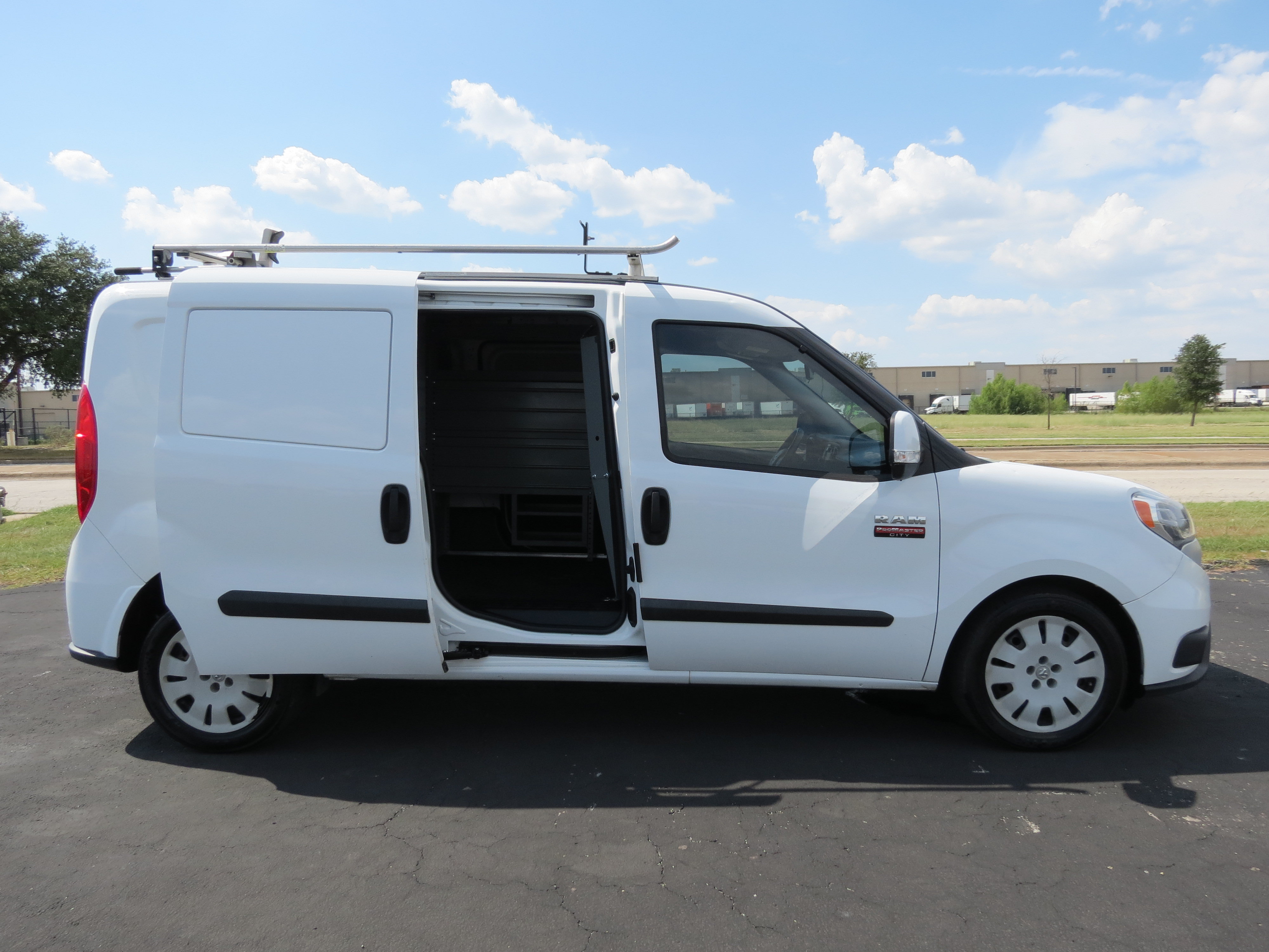 Used 2018 RAM ProMaster City Tradesman SLT FWD image 12