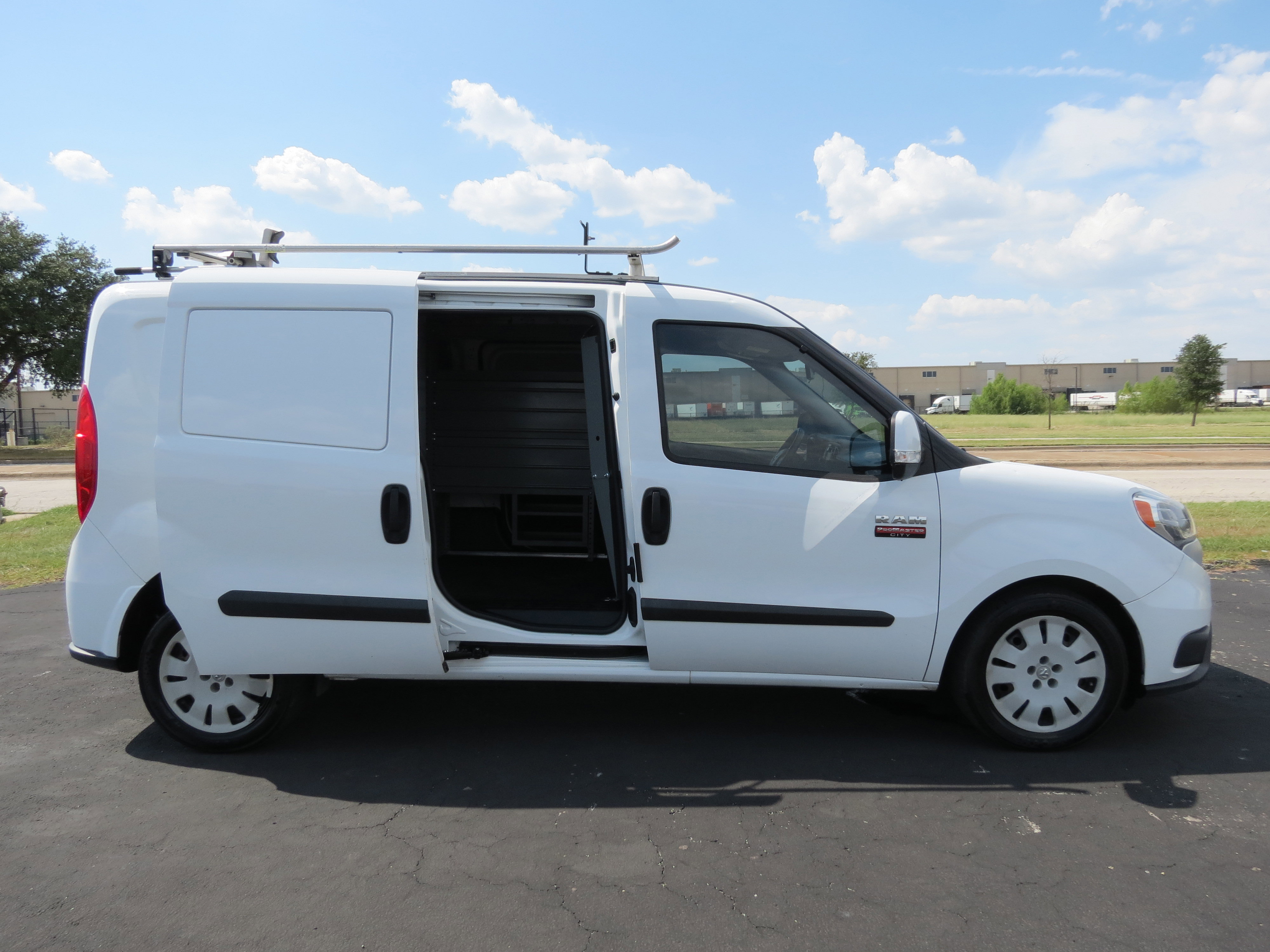 Used 2018 RAM ProMaster City Tradesman SLT image 12