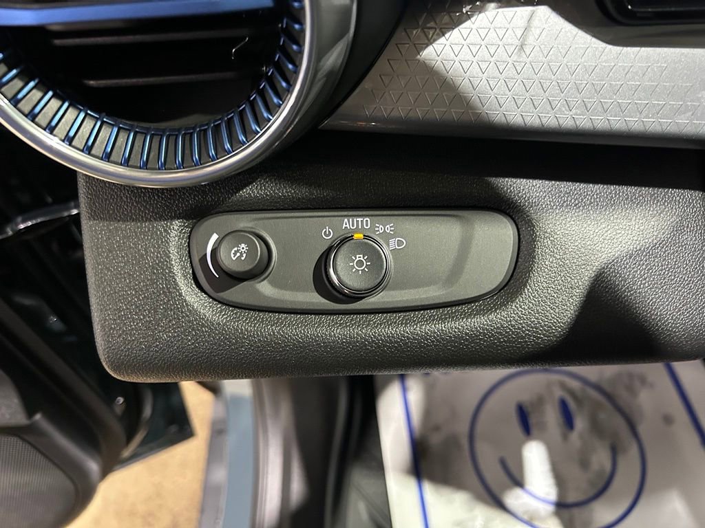 New 2026 Chevrolet Trax LT w/ Sunroof Package FWD image 19