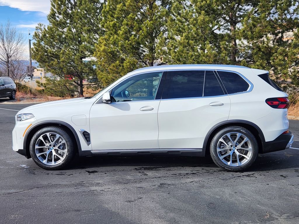 New 2026 BMW X5 xDrive50e AWD/4WD image 2