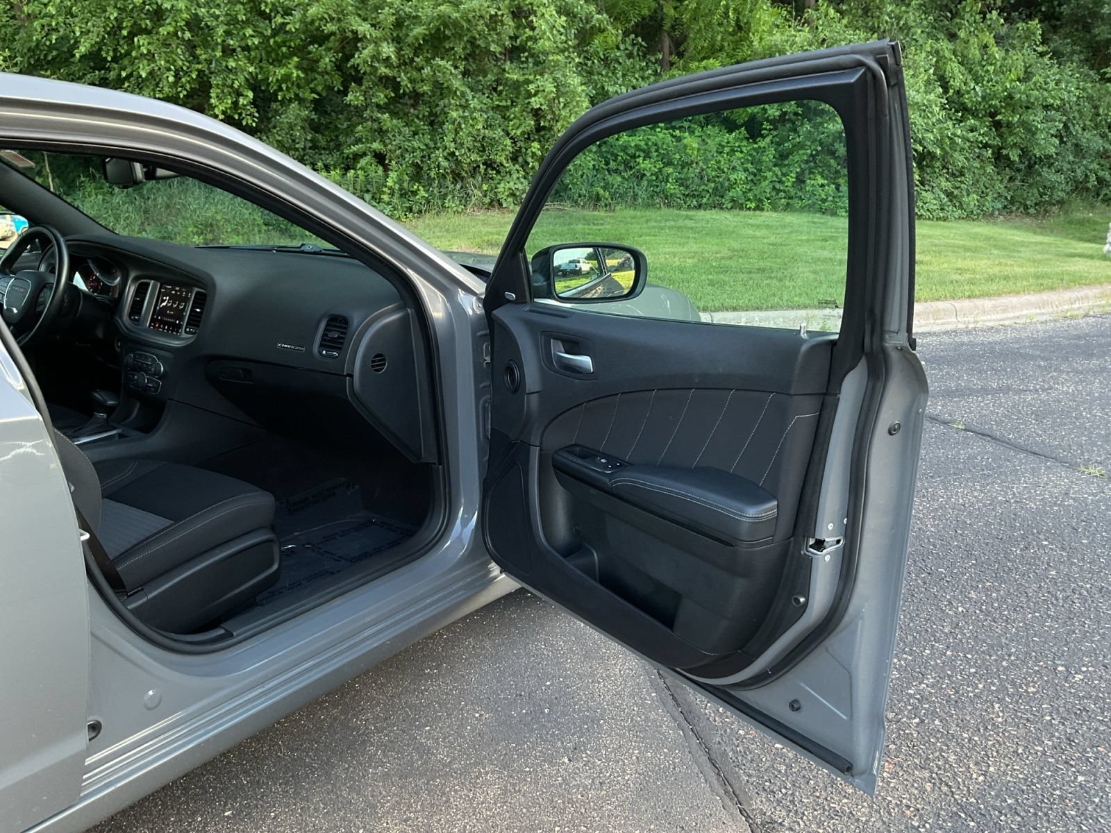Used 2023 Dodge Charger SXT w/ Blacktop Package AWD/4WD image 19