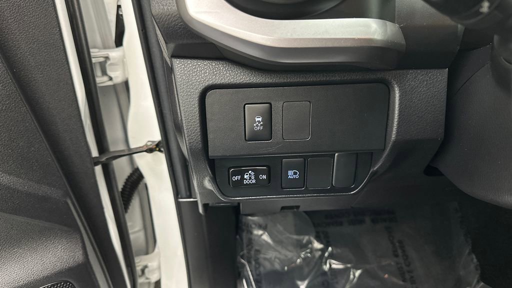Used 2023 Toyota Tacoma SR5 w/ Technology Package image 21
