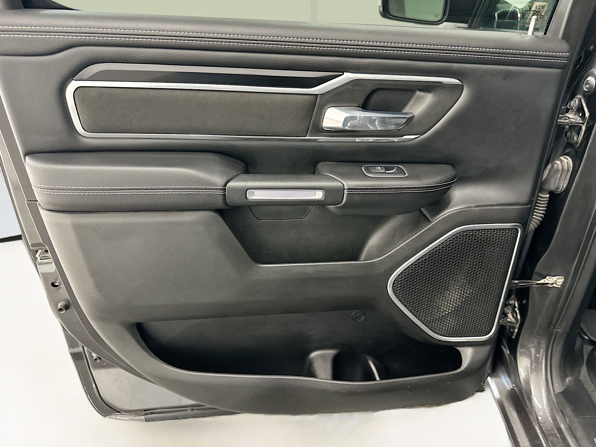 Used 2022 RAM 1500 Laramie w/ Sport Appearance Package image 27