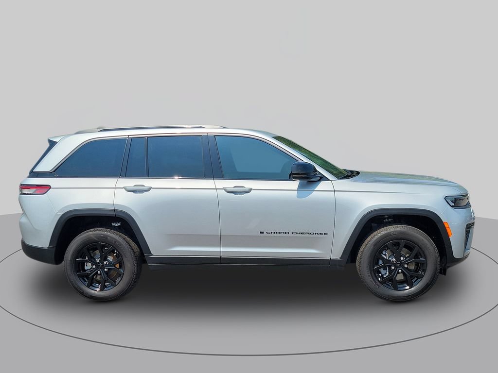 New 2026 Jeep Grand Cherokee Altitude RWD image 2