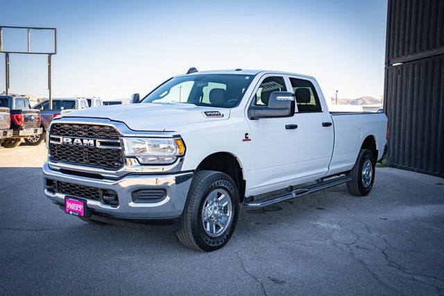 Used 2024 RAM 3500 Tradesman w/ Chrome Appearance Group image 12