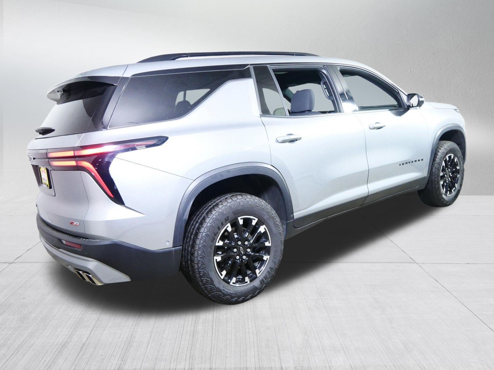 Used 2024 Chevrolet Traverse Z71 w/ Enhanced Driving Package AWD/4WD image 7