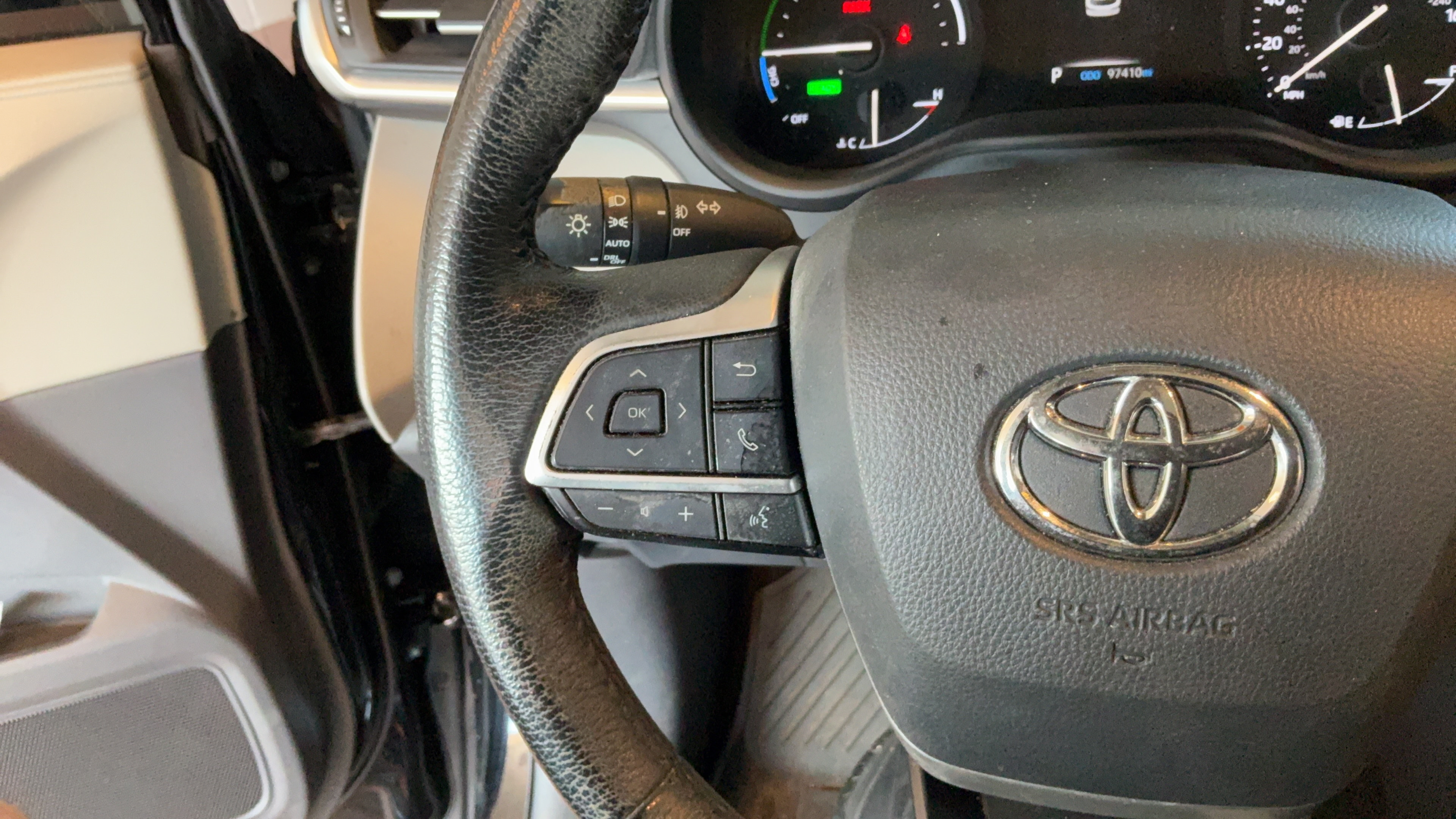 Used 2021 Toyota Sienna XLE FWD image 18