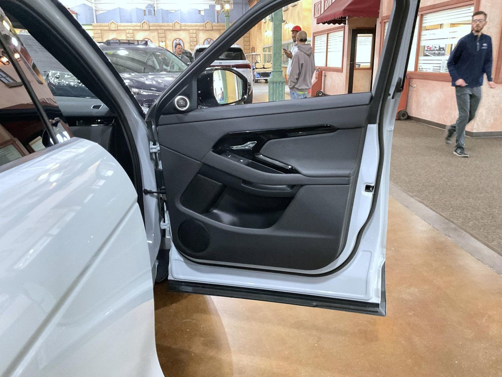 Used 2025 Land Rover Range Rover Evoque S image 16