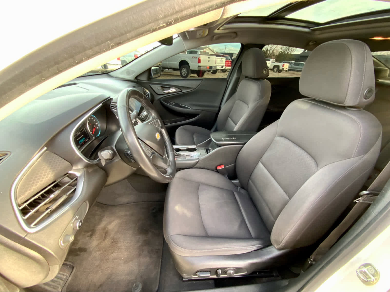 Used 2018 Chevrolet Malibu LT image 23