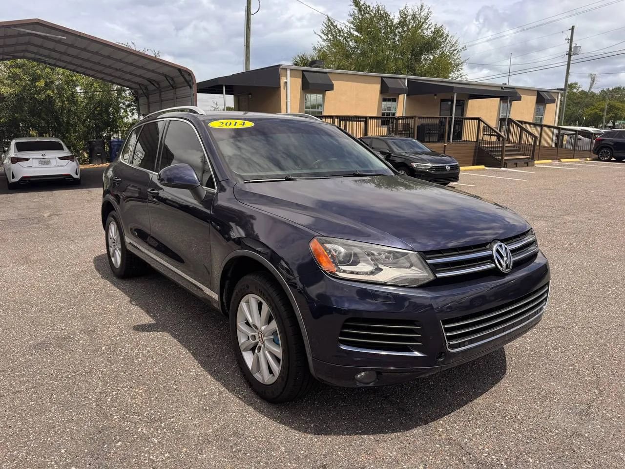 Used 2014 Volkswagen Touareg Sport AWD/4WD image 8