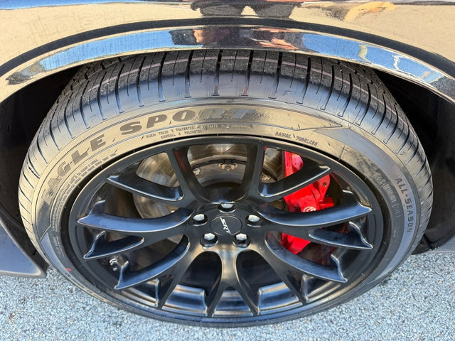 Used 2015 Dodge Challenger SRT Hellcat RWD image 11