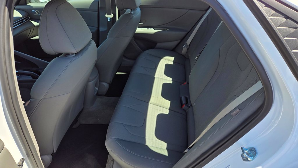 Used 2026 Hyundai Elantra SE FWD image 11