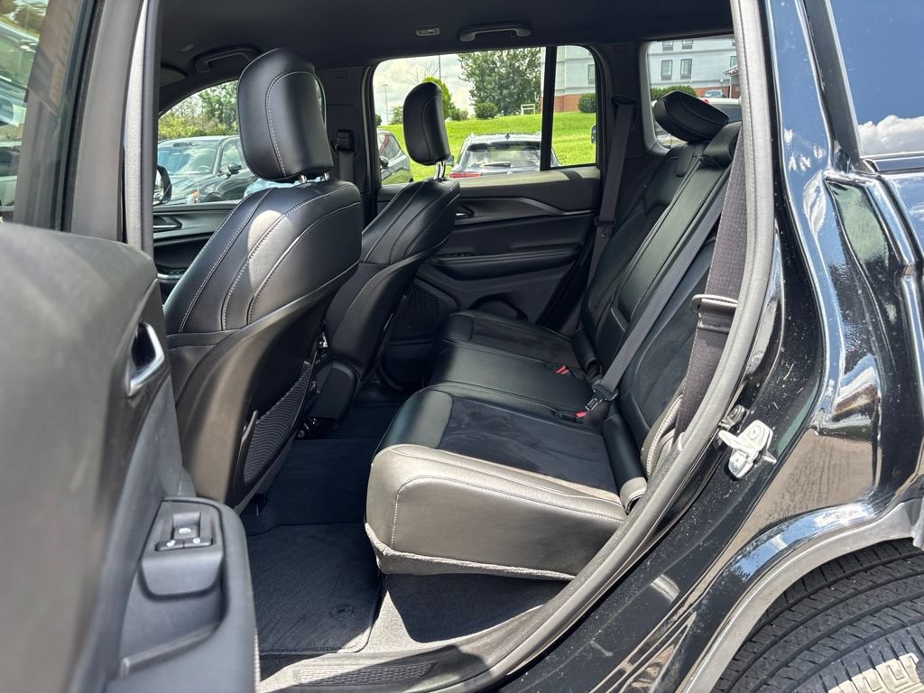 Used 2023 Jeep Grand Cherokee Altitude AWD/4WD image 26