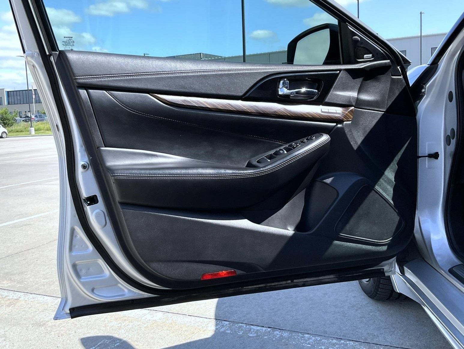 Used 2017 Nissan Maxima Platinum FWD image 9