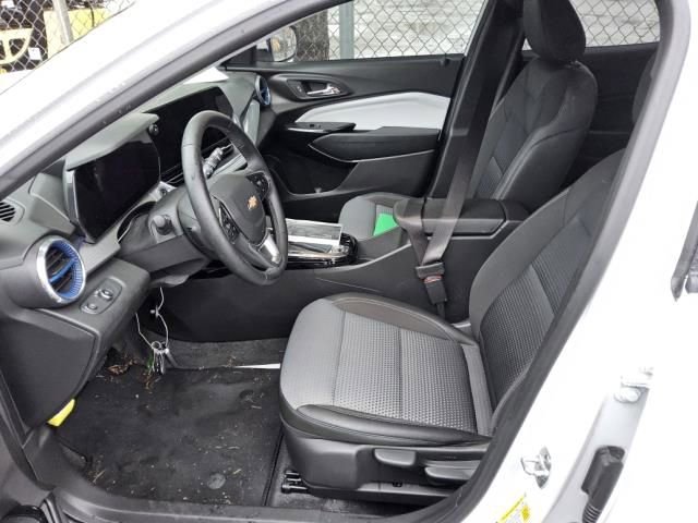 Used 2025 Chevrolet Trax LT w/ Driver Confidence Package FWD image 2
