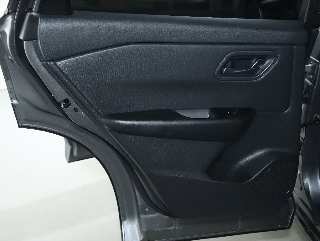 Used 2024 Nissan Rogue S image 13