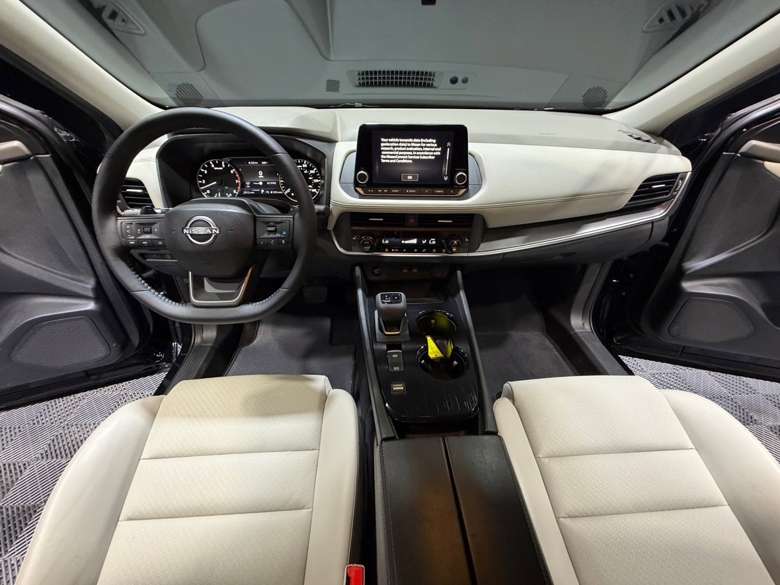 Used 2025 Nissan Rogue SV w/ SV Premium Package image 20