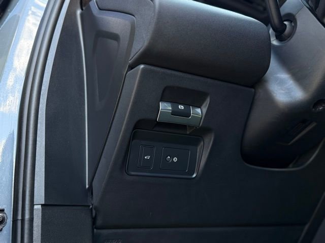 Used 2023 Land Rover Range Rover Evoque R-Dynamic SE image 18