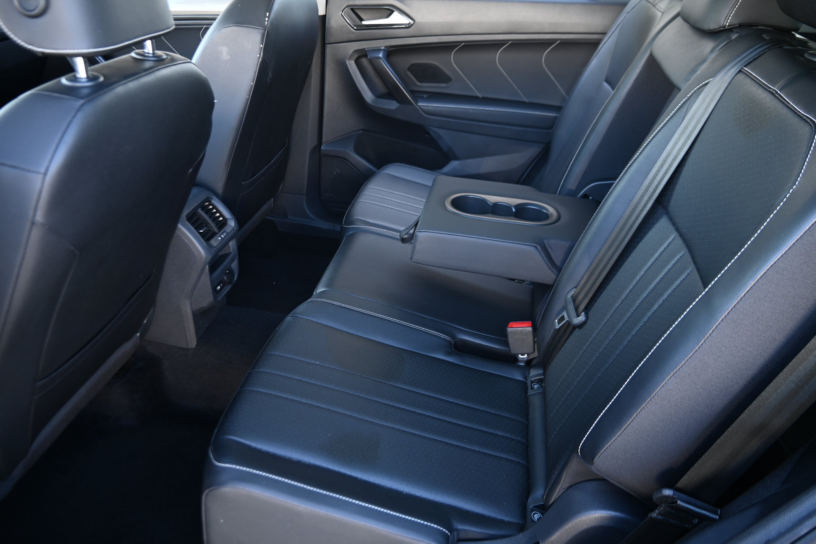 Used 2023 Volkswagen Tiguan SE w/ Panoramic Sunroof Package FWD image 13