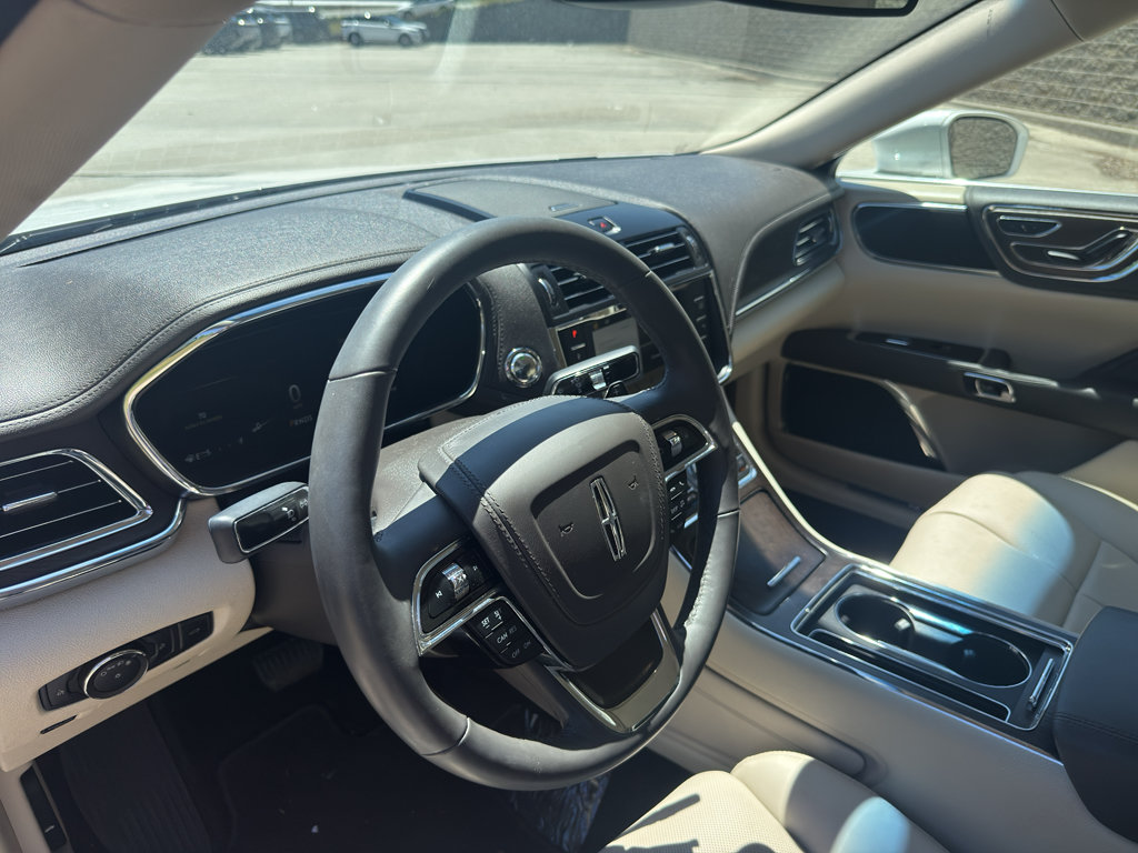 Used 2018 Lincoln Continental Select w/ Continental Climate Package AWD/4WD image 11
