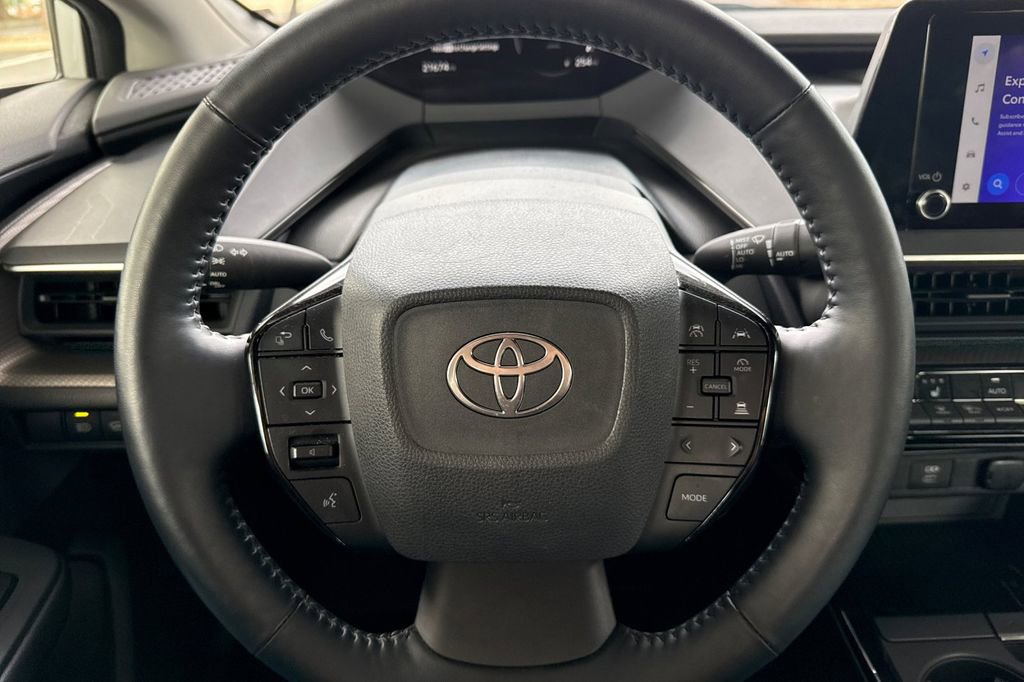 Used 2025 Toyota Prius XLE FWD image 31