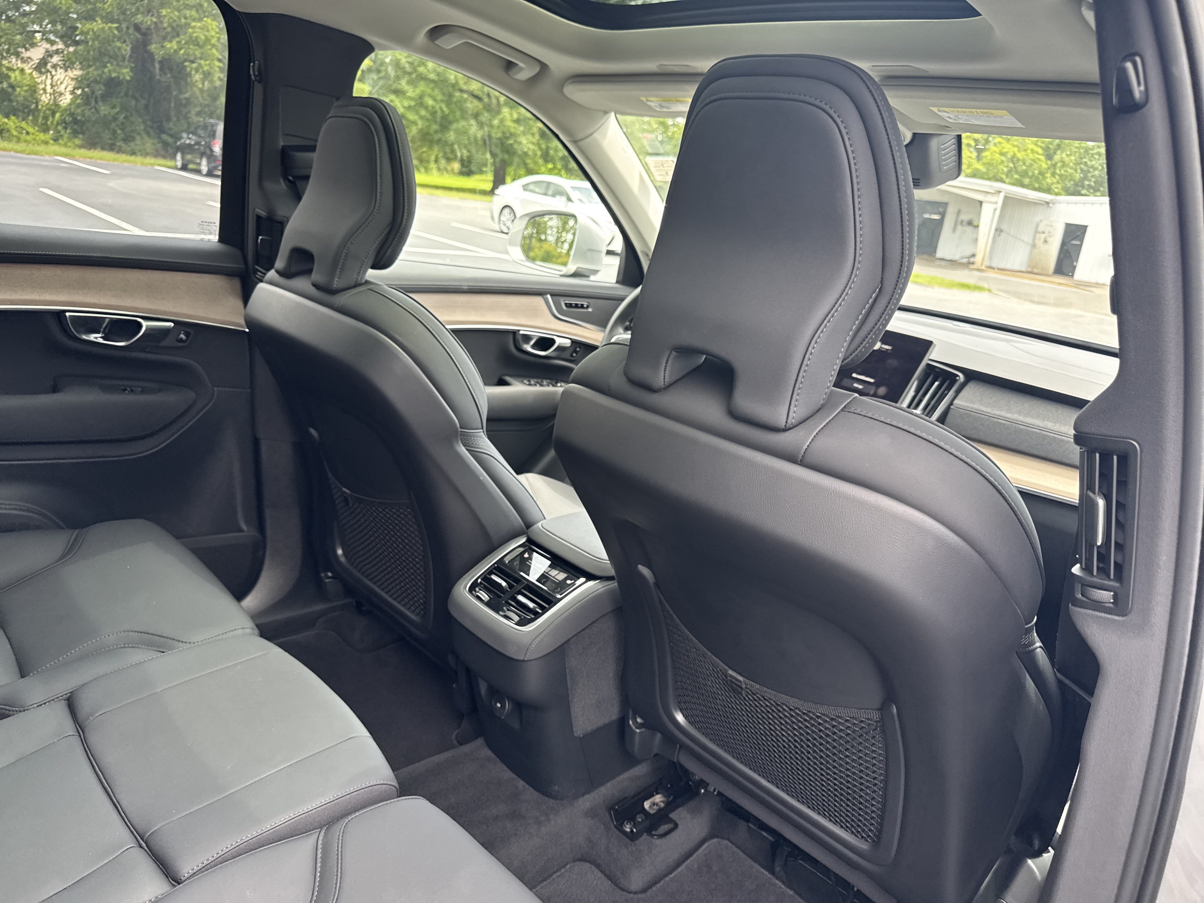 Used 2025 Volvo XC90 B6 Plus AWD/4WD image 36