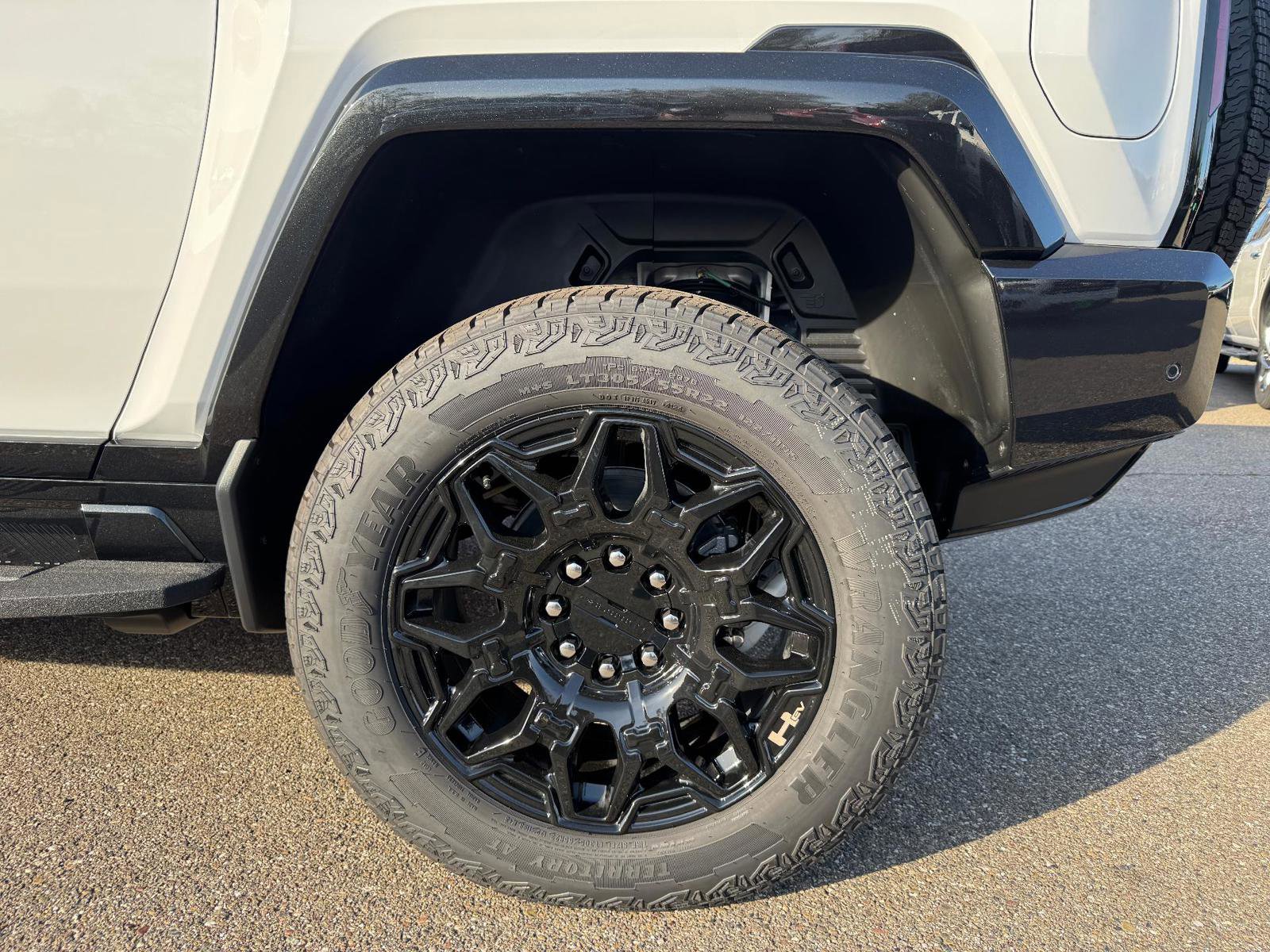 New 2025 GMC Hummer EV 2X image 9