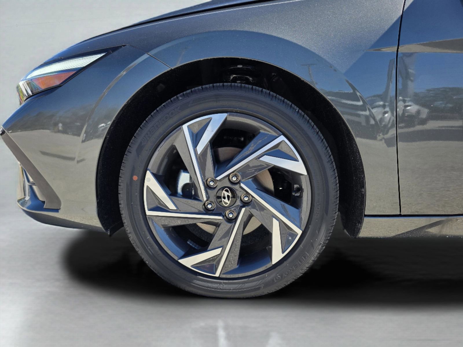 New 2026 Hyundai Elantra Limited image 40