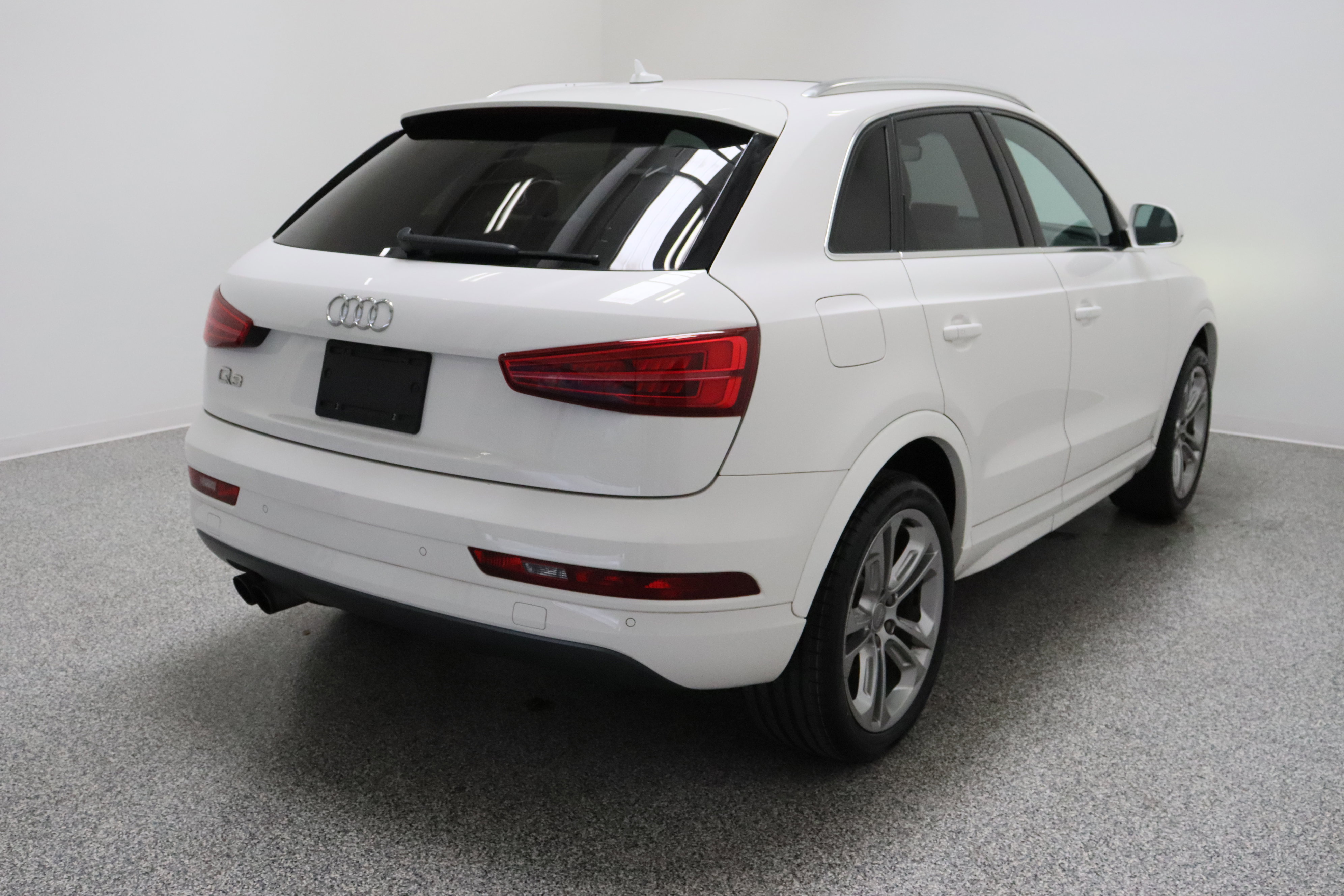 Used 2017 Audi Q3 2.0T Premium Plus w/ Premium Plus Package FWD image 7