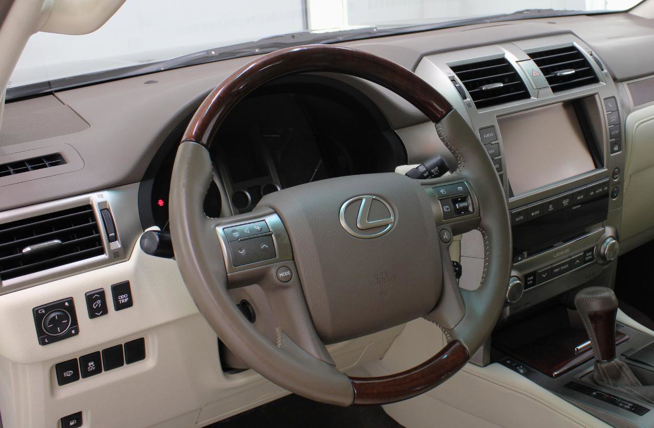 Used 2015 Lexus GX 460 w/ Premium Package AWD/4WD image 32