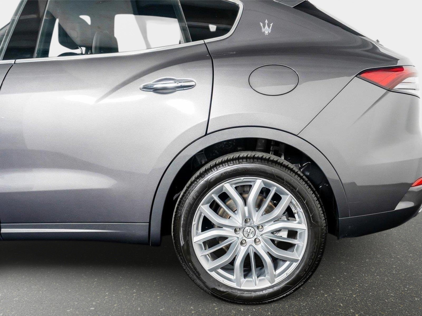Used 2022 Maserati Levante GT AWD/4WD image 9
