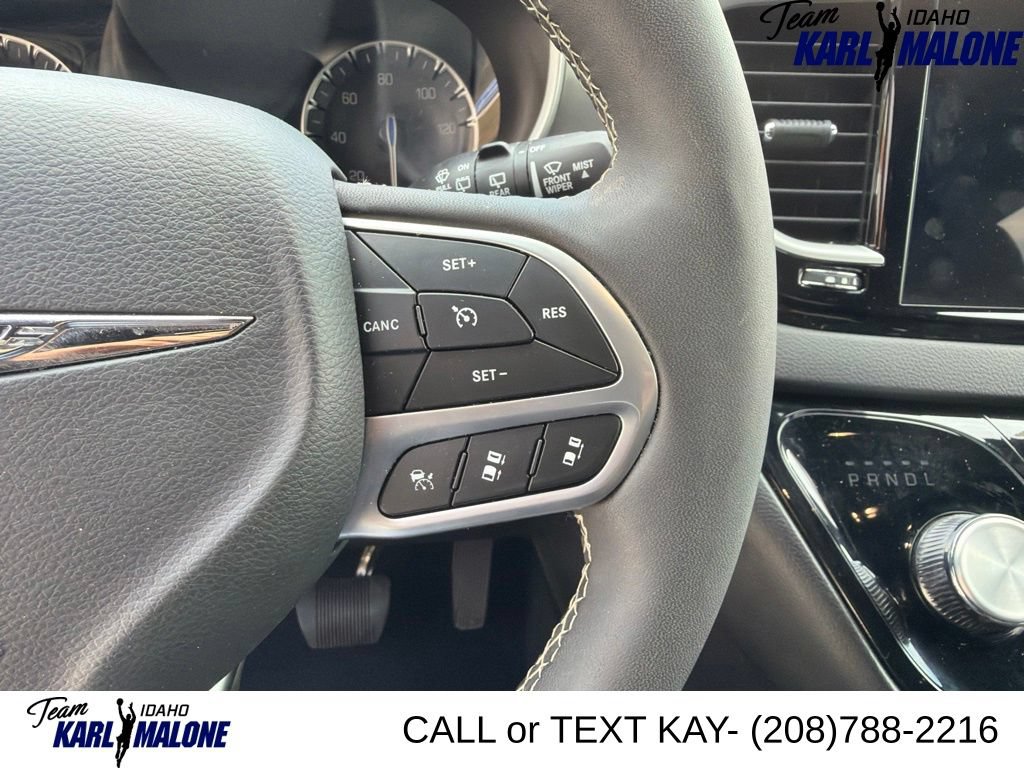 Used 2025 Chrysler Pacifica Select FWD image 33