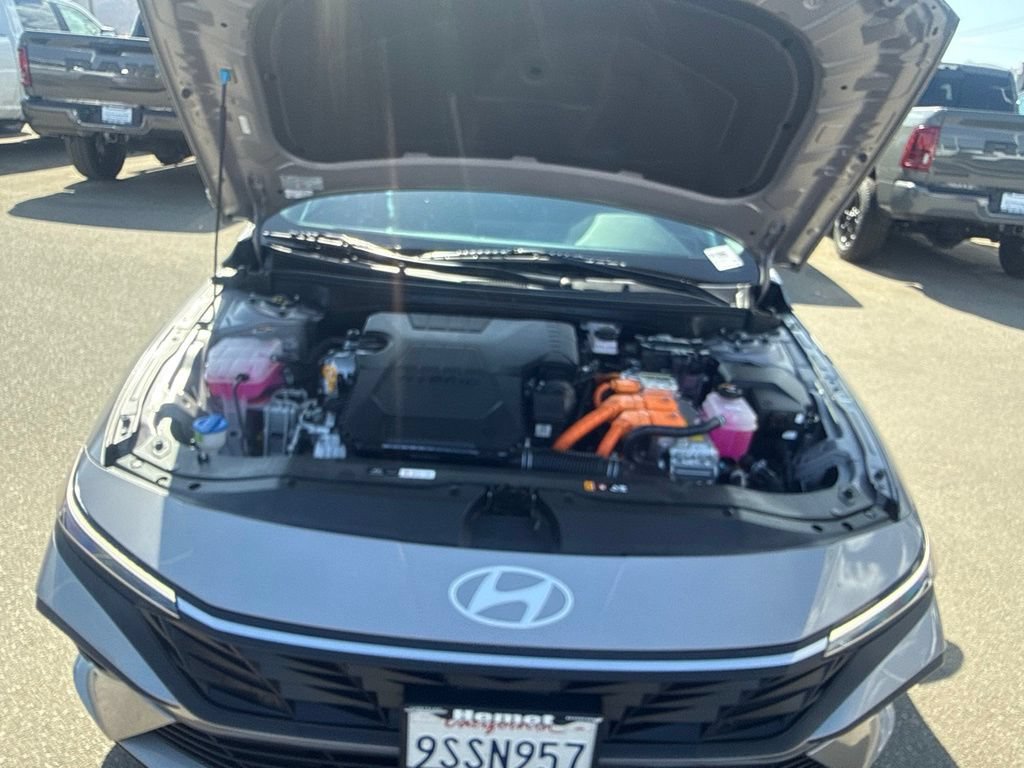 Used 2025 Hyundai Elantra SEL FWD image 15