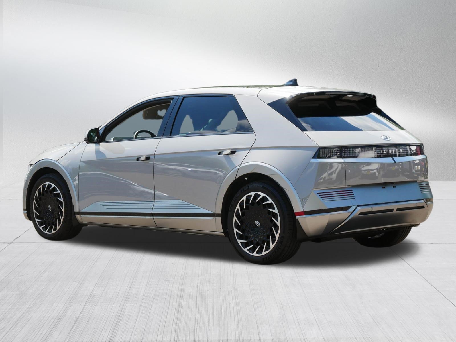 Used 2024 Hyundai Ioniq 5 Limited AWD/4WD image 5