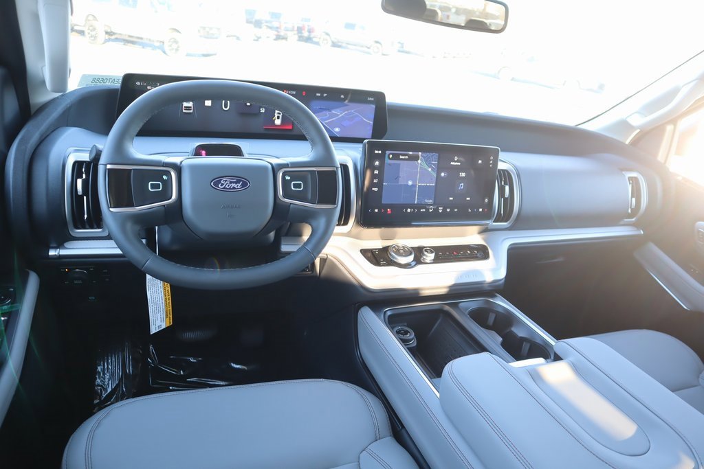 New 2025 Ford Expedition Active image 2