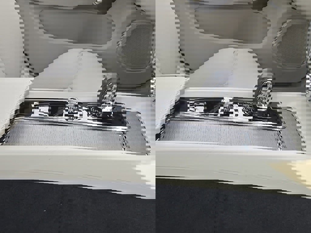 New 2026 Volvo V60 B5 Cross Country Plus w/ Protection Package Premier image 7