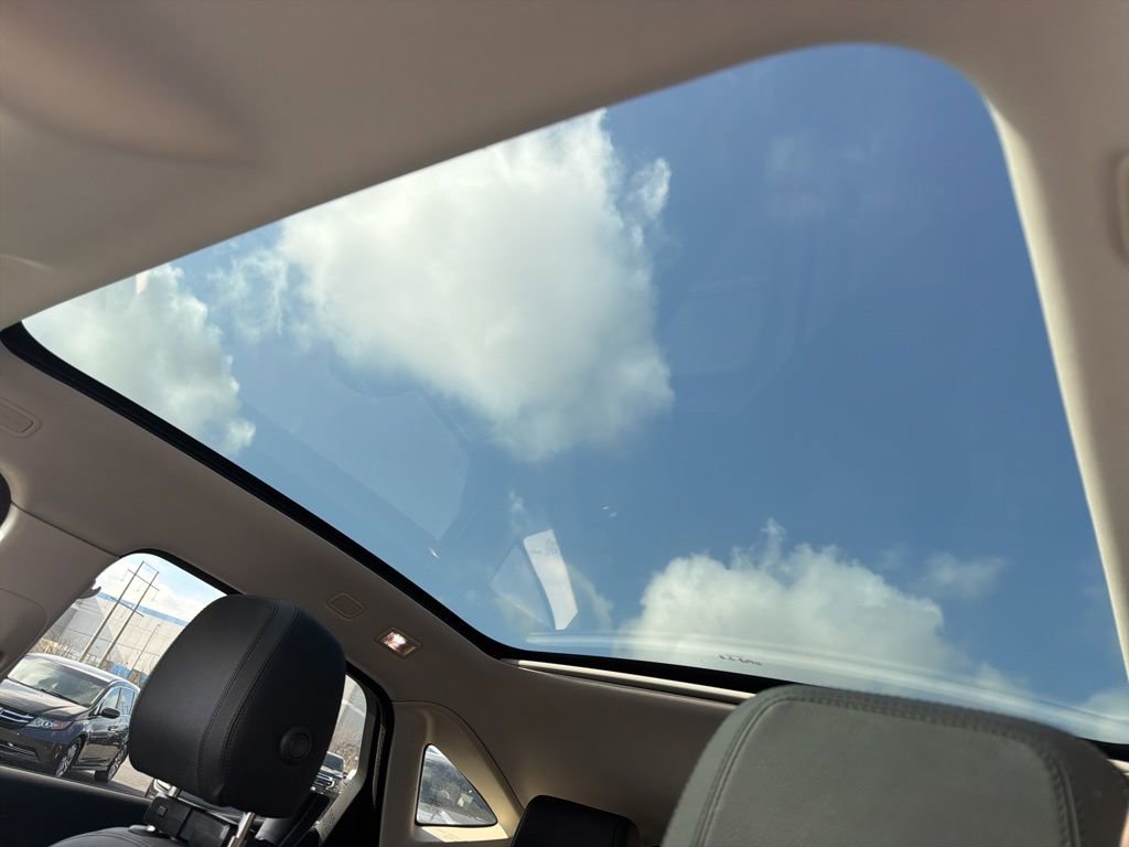 Used 2018 Jaguar E-PACE SE image 15