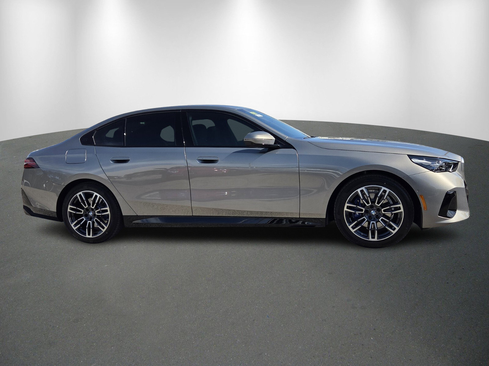 Used 2026 BMW 530i w/ M Sport Package image 8