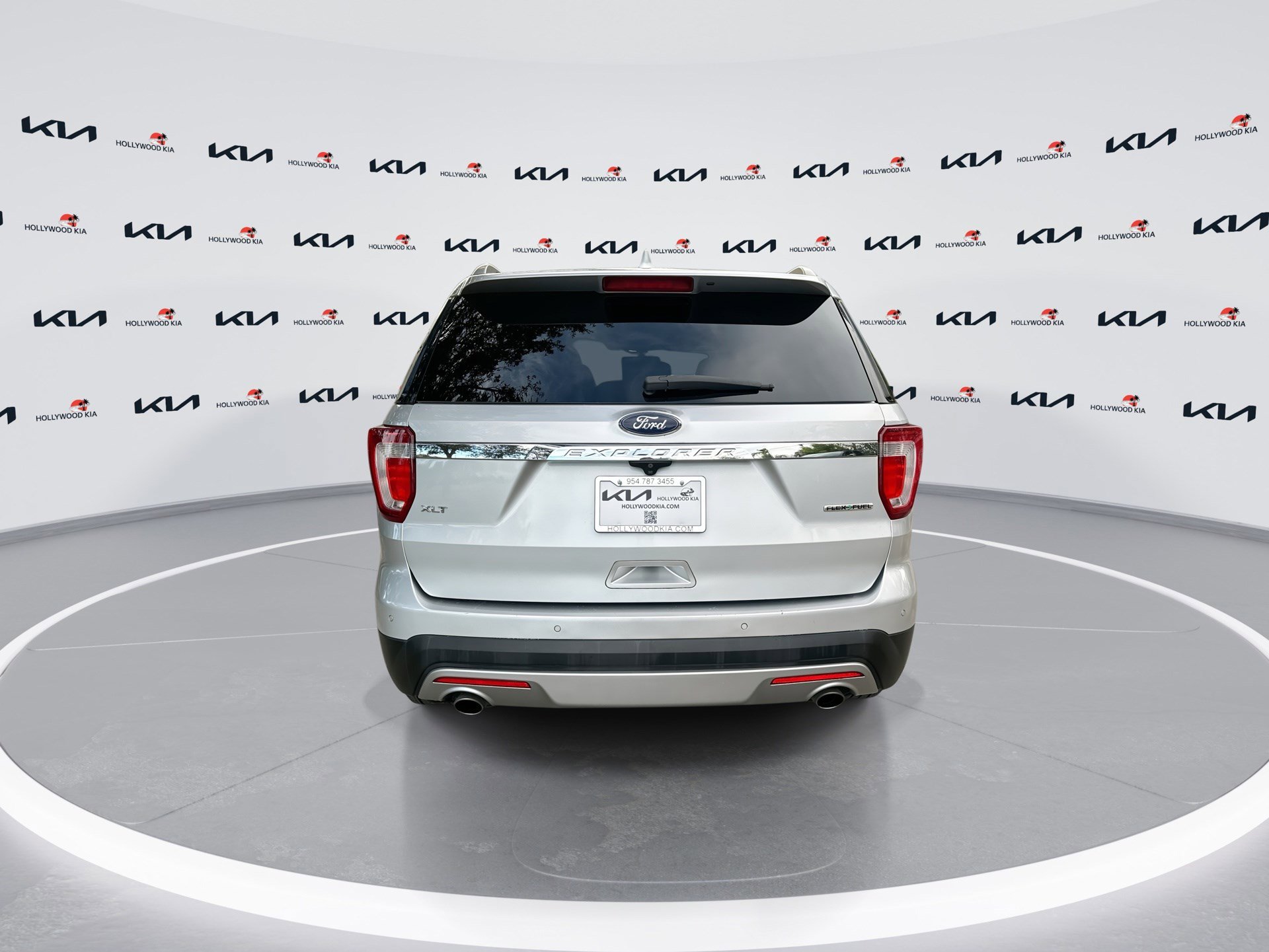 Used 2016 Ford Explorer XLT w/ Equipment Group 202A image 7