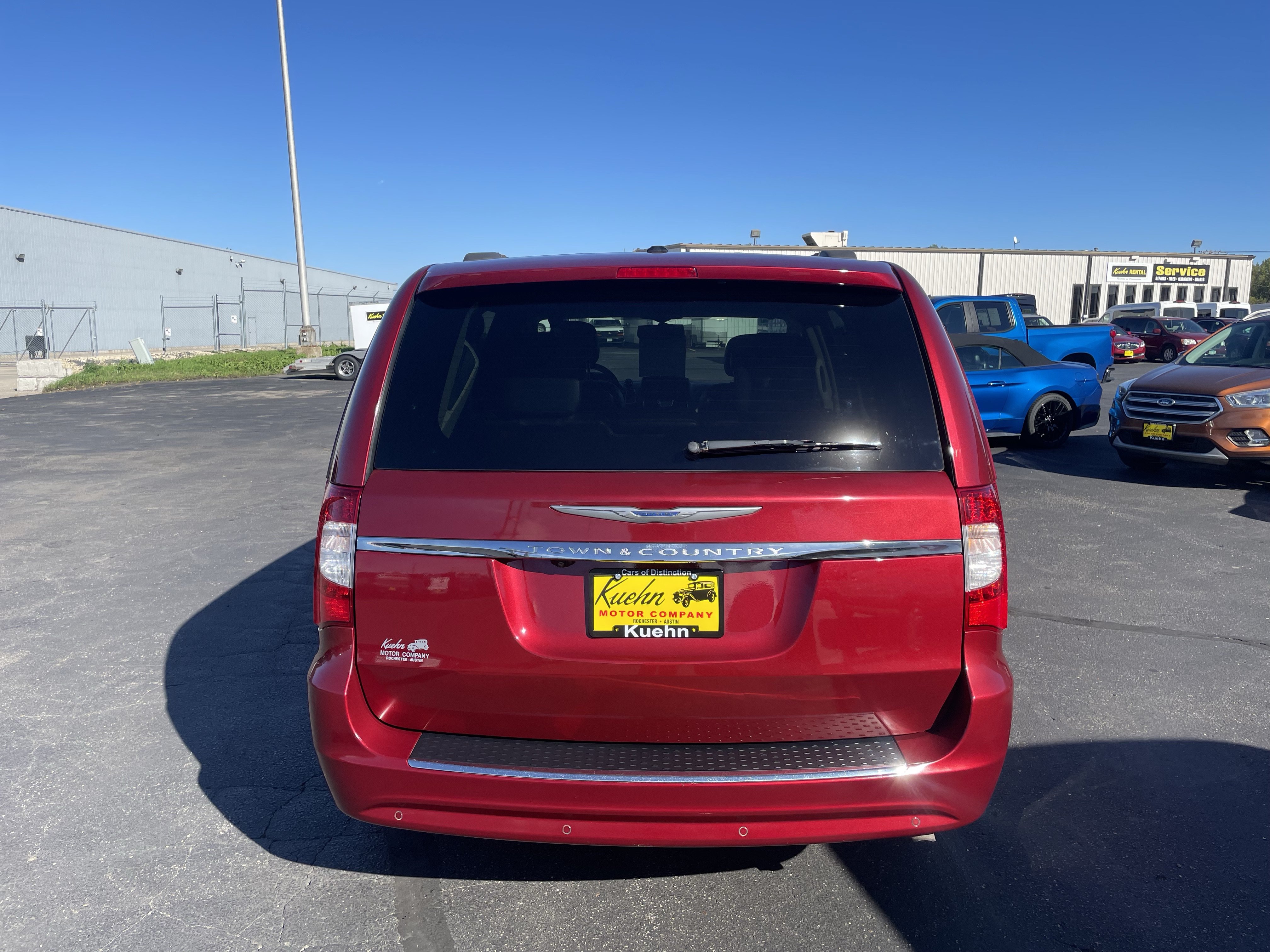 Used 2015 Chrysler Town & Country Touring-L w/ Driver Convenience Group FWD image 11
