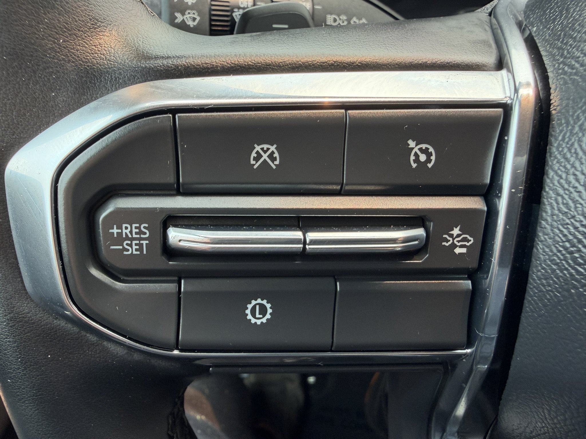 Used 2025 GMC Acadia Elevation AWD/4WD image 35