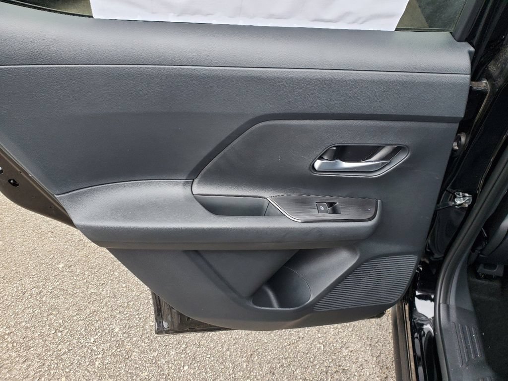 New 2026 Nissan Kicks SR w/ Cold Weather Package AWD/4WD image 9
