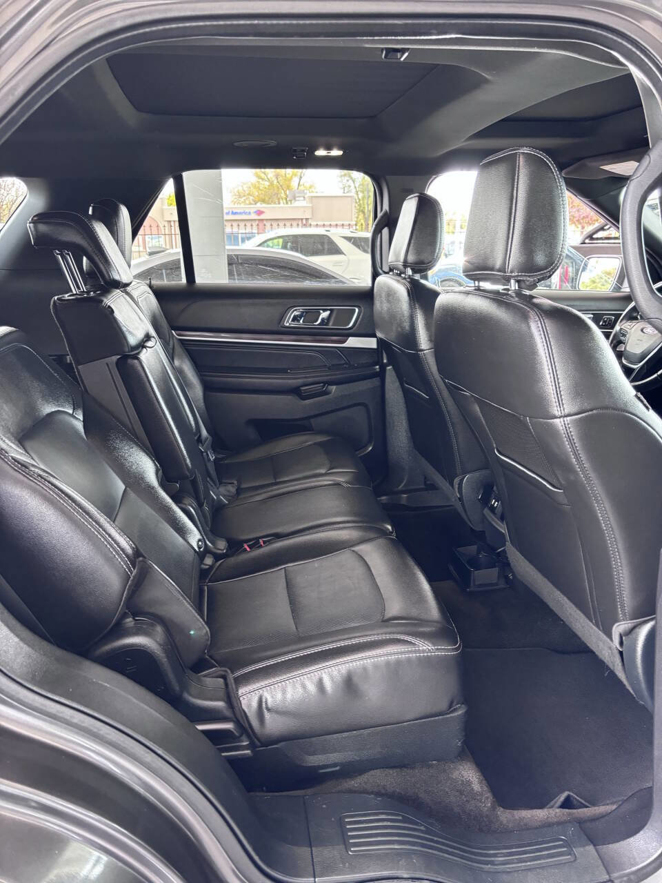 Used 2018 Ford Explorer Limited image 19