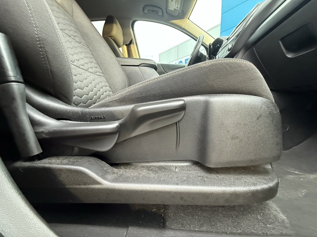 Used 2021 Chevrolet Equinox LT w/ Driver Convenience Package image 10