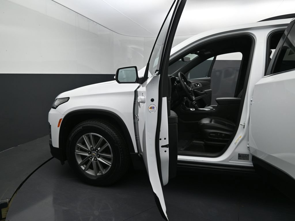 Used 2023 Chevrolet Traverse LT w/ Rear Camera Mirror Package AWD/4WD image 13